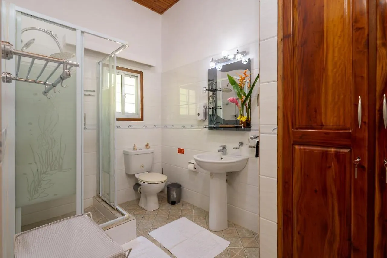 Janes' Serenity Guesthouse Anse a La Mouche Guest house