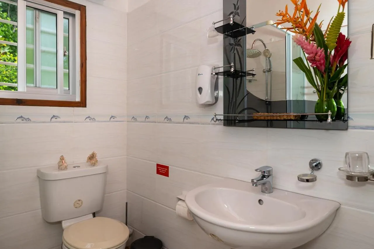 Guest house Janes' Serenity Guesthouse Anse a La Mouche