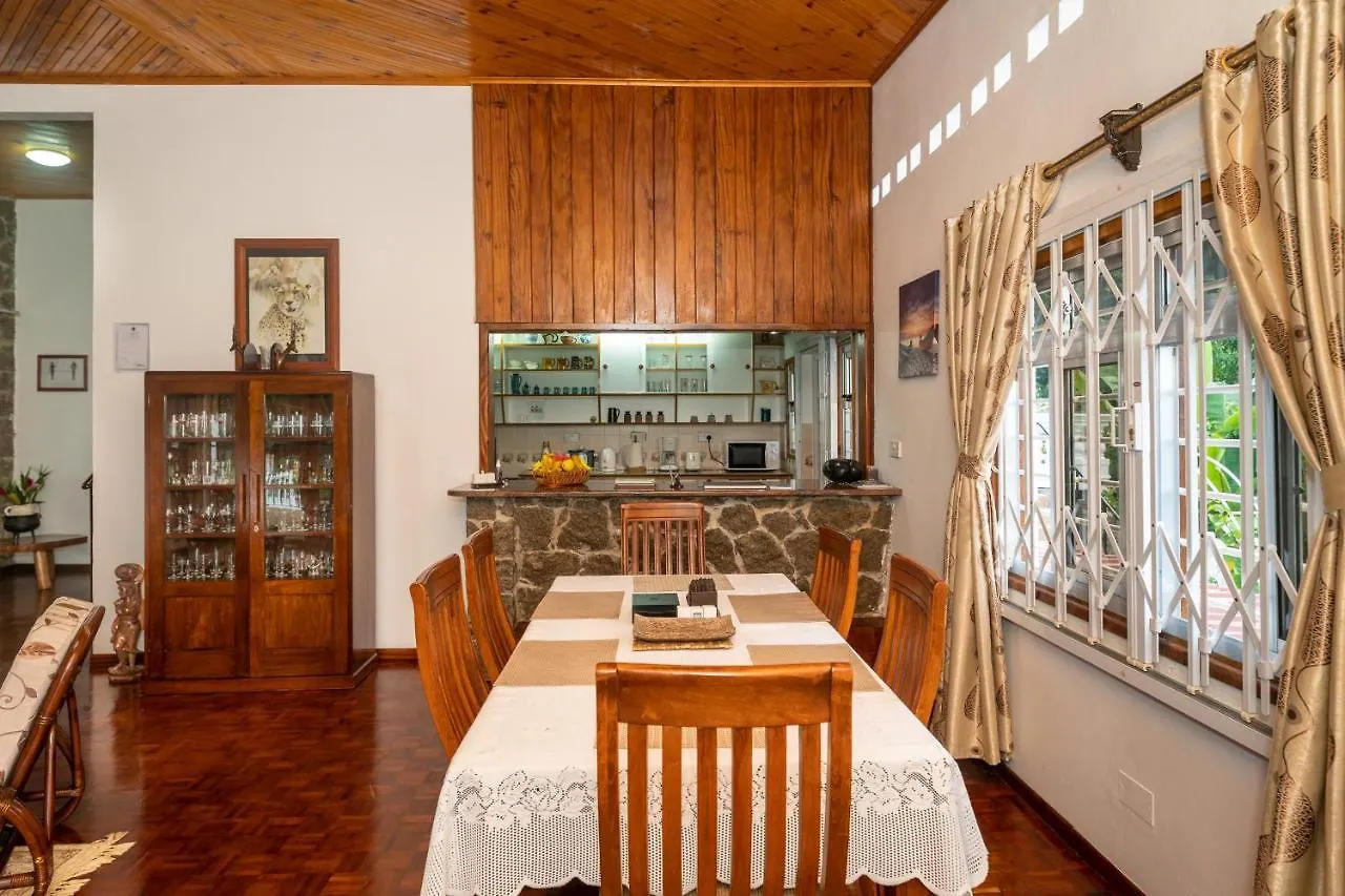 Janes' Serenity Guesthouse Anse a La Mouche 3*,