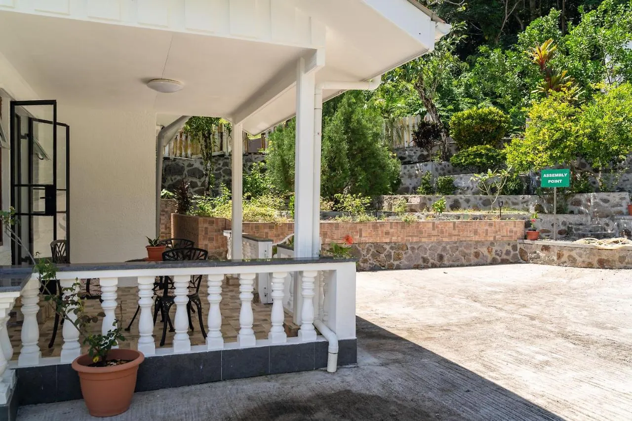 Guest house Janes' Serenity Guesthouse Anse a La Mouche